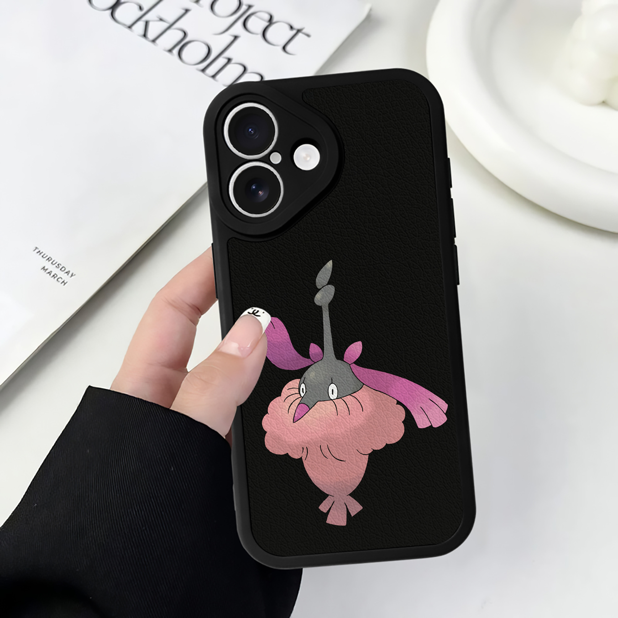 （画像用） ポケットモンスター Pokémon 【iPhone 16シリーズ対応】シリコンスマホケース（レザー調） 材質：シリコン
